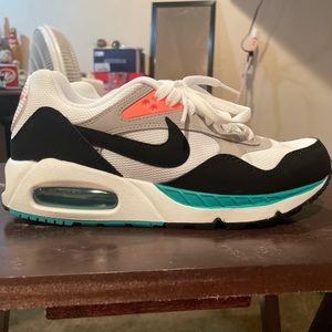 nike air max never worn size 7.5 supper comfy just don’t fit brand new